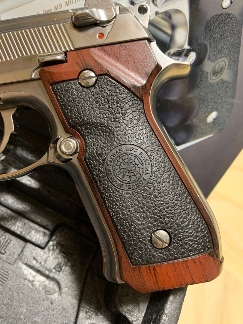 美品　東京マルイ ベレッタ M92F クロームステンレス　木目調グリップ
