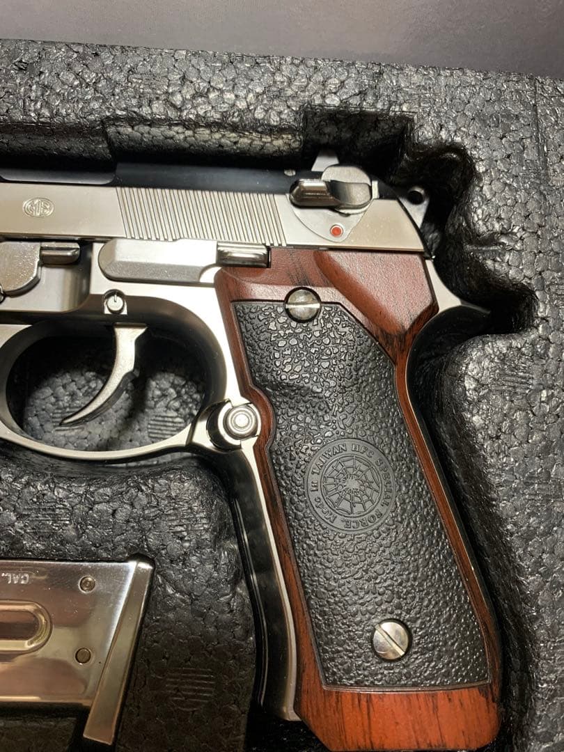美品　東京マルイ ベレッタ M92F クロームステンレス　木目調グリップ