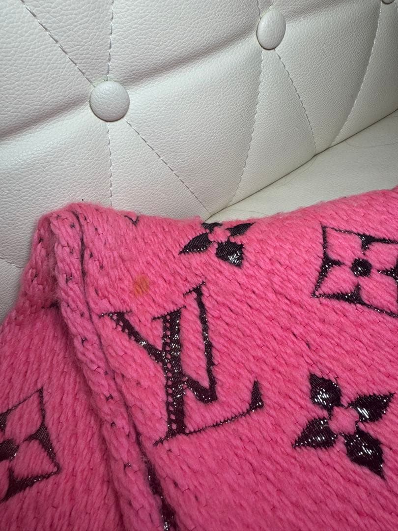 ピンク ロゴ入り ニットマフラー フリンジ付き