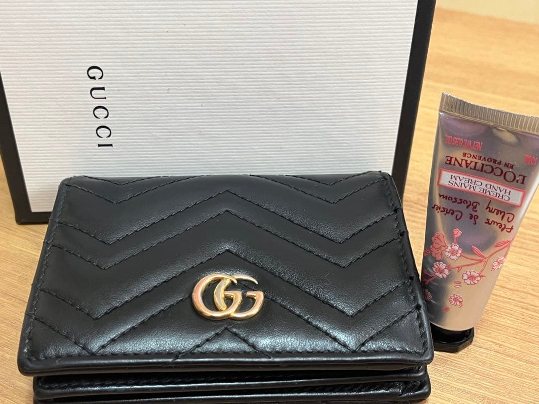 GUCCI ブラックレザー 二つ折り財布