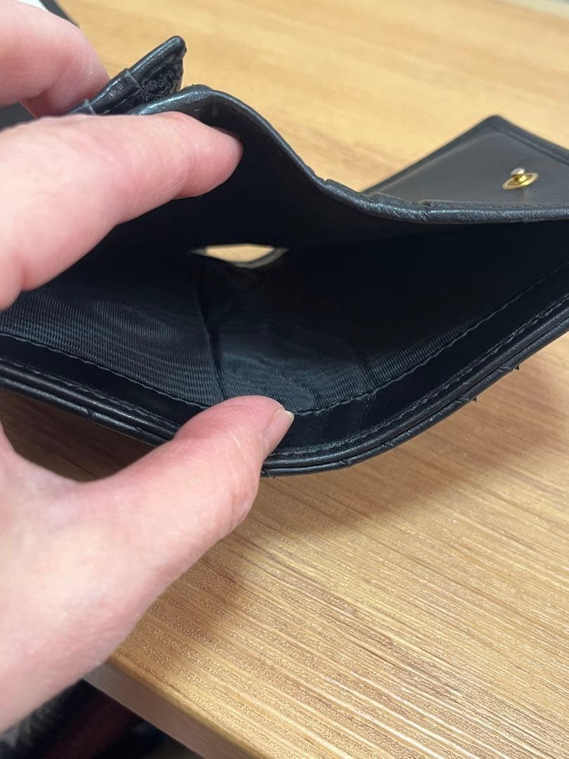 GUCCI ブラックレザー 二つ折り財布