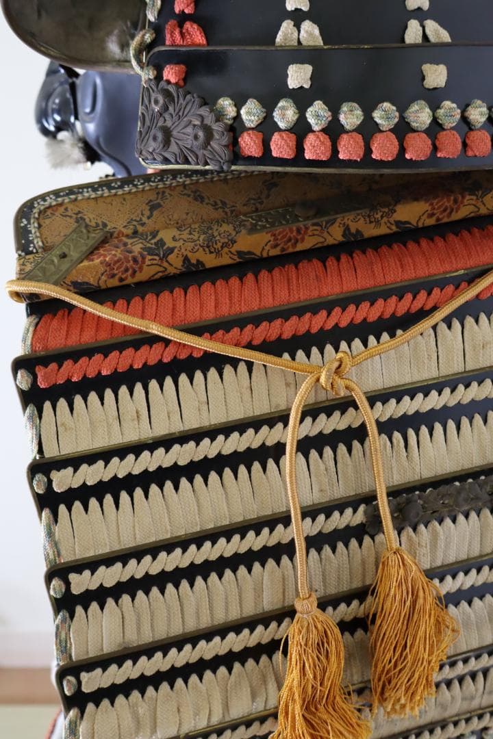 大人が着用出来る本格的な日本の武士甲冑一式（飾り鎧・美術品）　等身大　甲冑