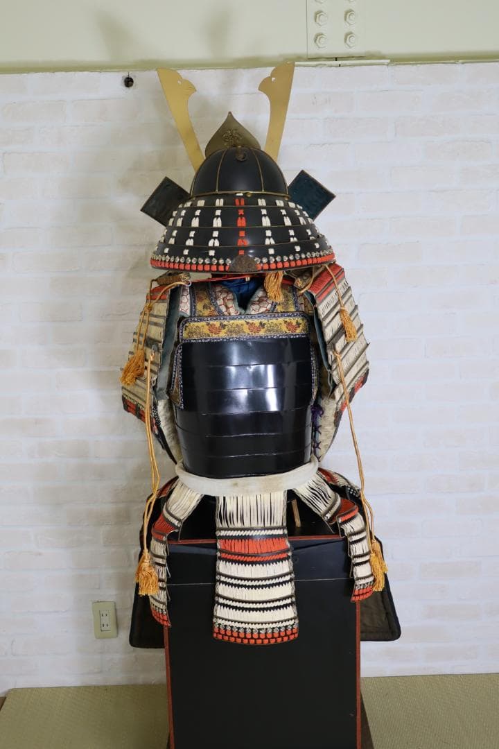 大人が着用出来る本格的な日本の武士甲冑一式（飾り鎧・美術品）　等身大　甲冑