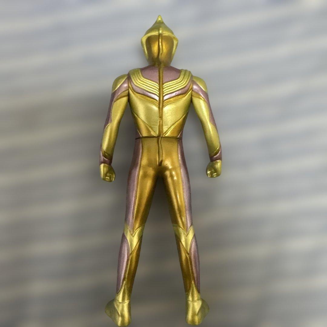 グリッターティガ