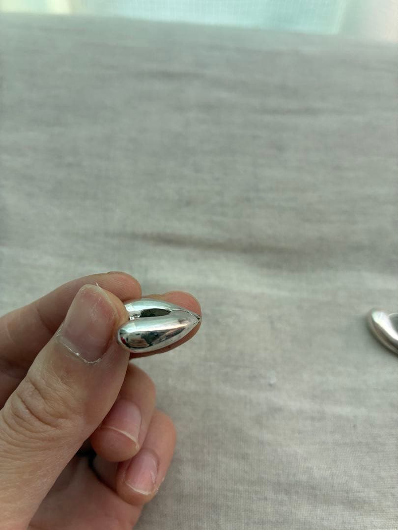 ANNIKA INEZ ハートフープピアスS