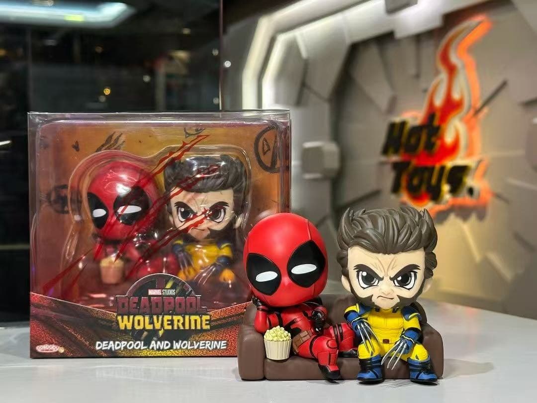 ホットトイズ コスベイビー デッドプール&ウルヴァリン on sofa