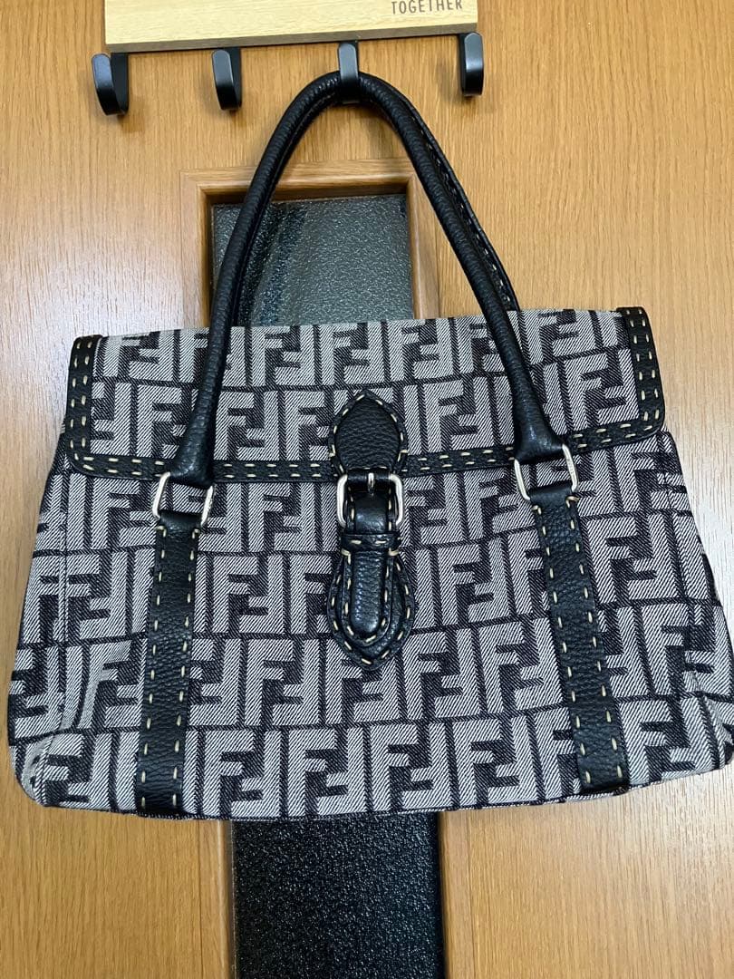 フェンディ リンダ美品