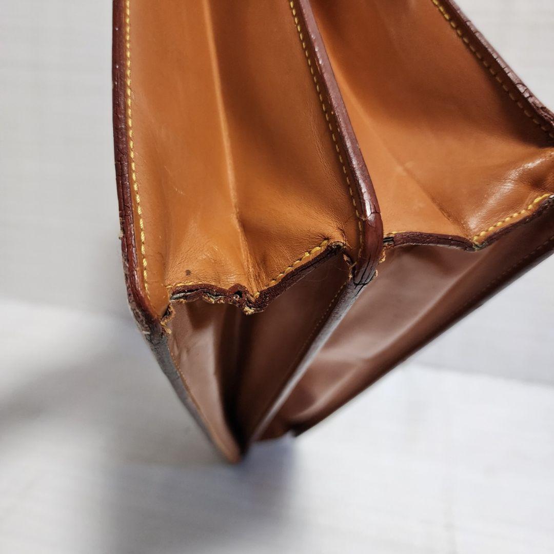 ルイヴィトン セルヴィエットコンセイエ エピ ビジネスバッグ 鞄 ハンドバッグ