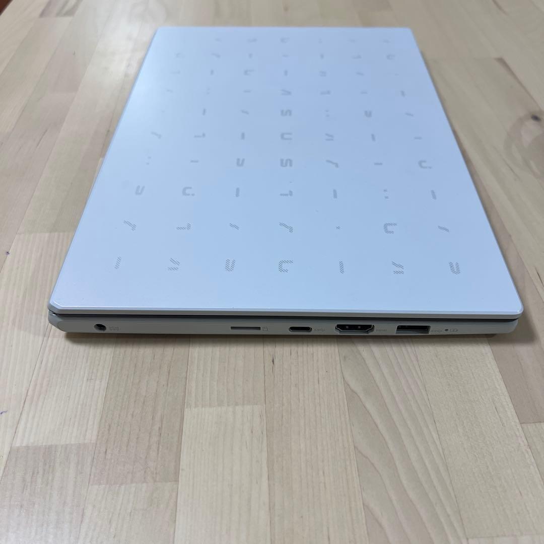 ASUS MAVIS 12 ノートPC シルバー