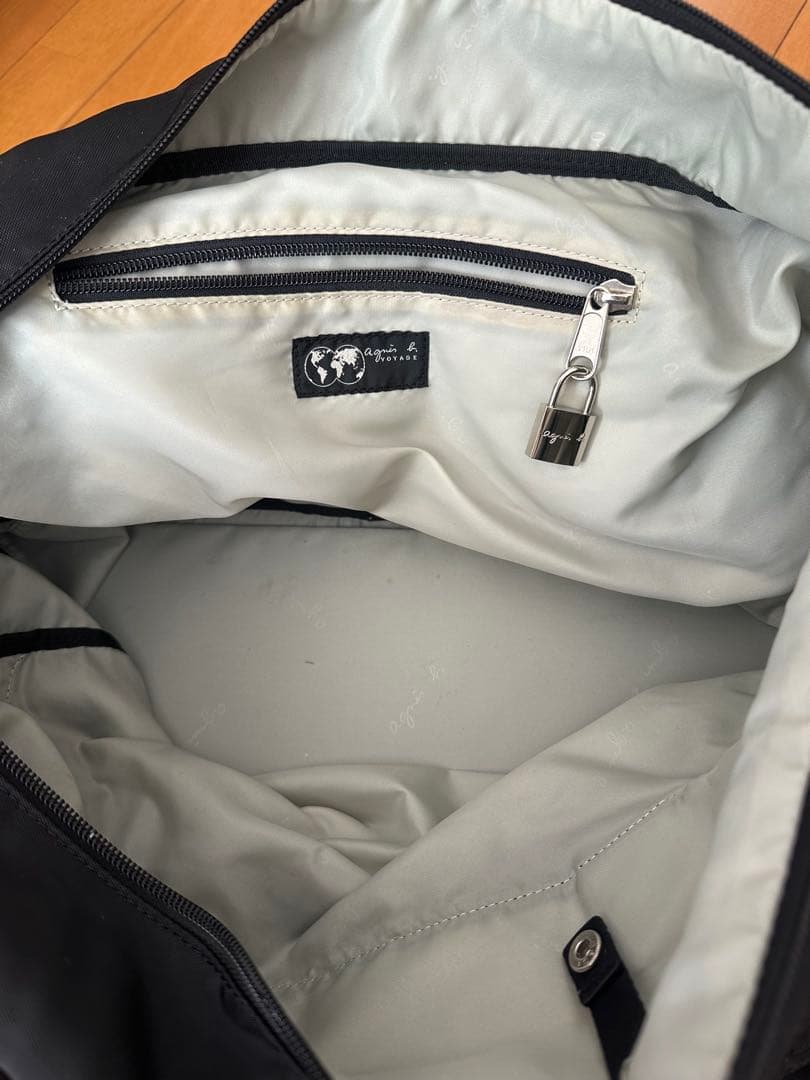 アニエスベー　黒いナイロン旅行バック