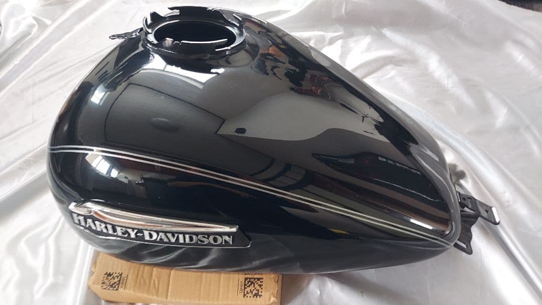 ハーレーダビッドソン 純正ブラックタンク　FLHX FLTR