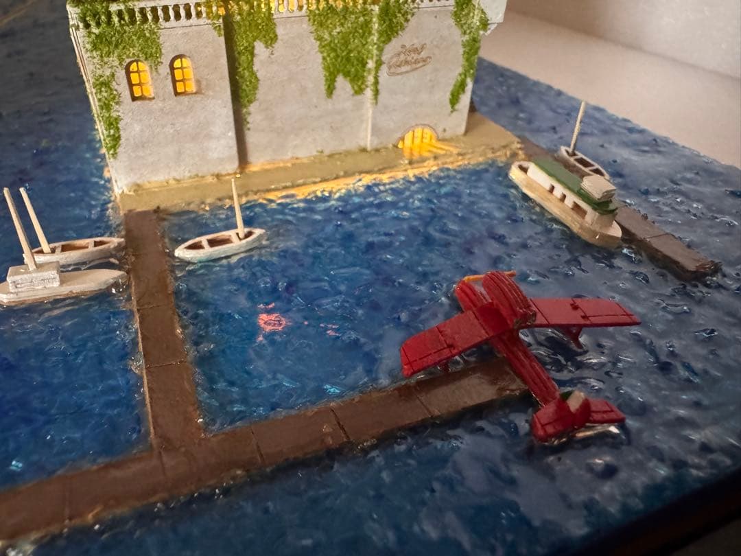 ヘ*ン様 紅の豚　ホテルアドリアーノ　ジオラマ完成品 ケース付き　電飾加工