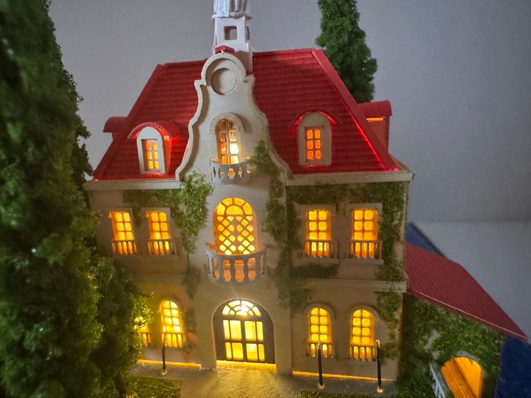 ヘ*ン様 紅の豚　ホテルアドリアーノ　ジオラマ完成品 ケース付き　電飾加工