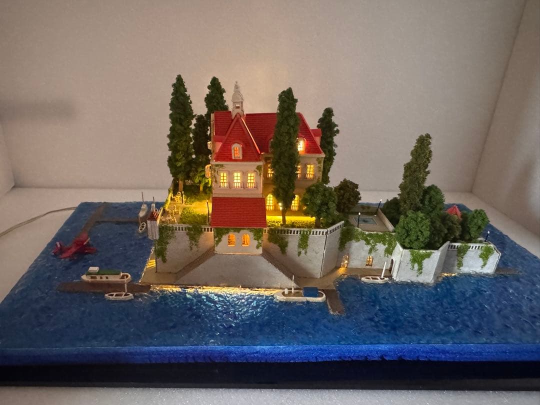 ヘ*ン様 紅の豚　ホテルアドリアーノ　ジオラマ完成品 ケース付き　電飾加工