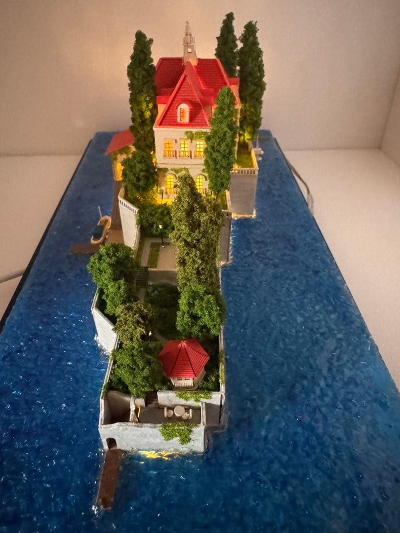 ヘ*ン様 紅の豚　ホテルアドリアーノ　ジオラマ完成品 ケース付き　電飾加工