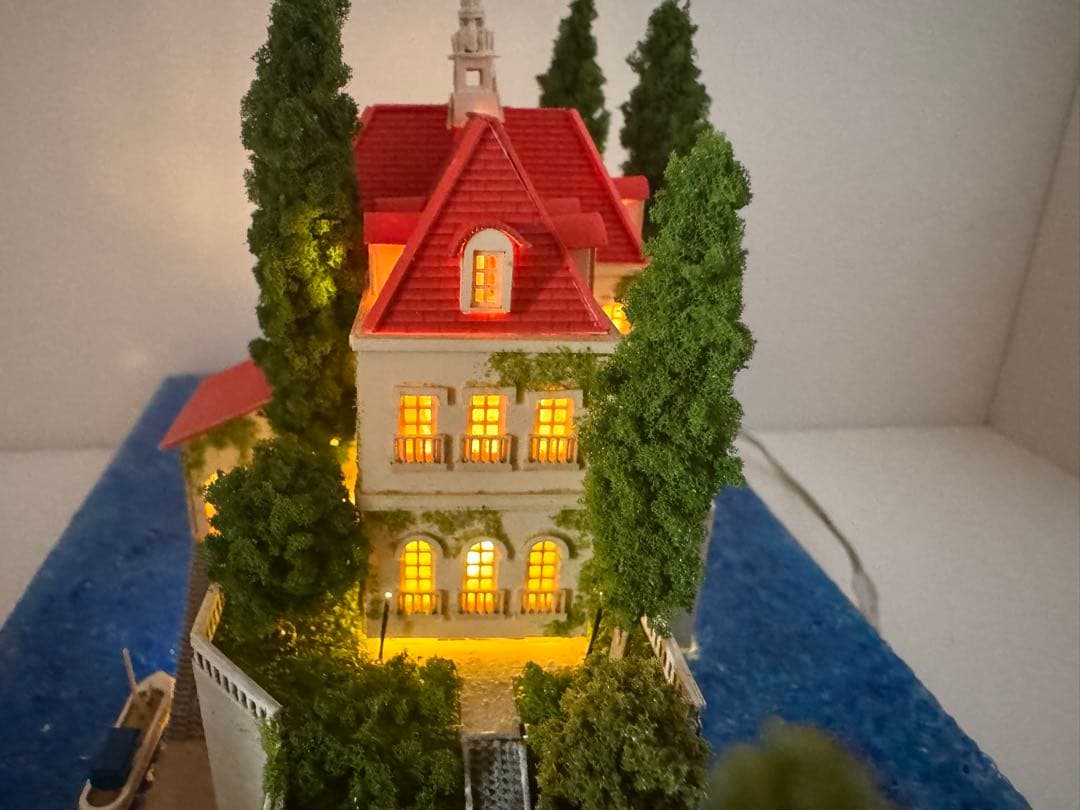 ヘ*ン様 紅の豚　ホテルアドリアーノ　ジオラマ完成品 ケース付き　電飾加工