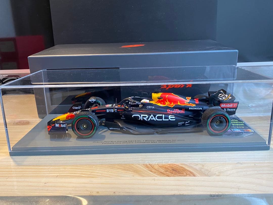 スパーク1/18 RedBull RB18 #1 JapaneseGP 2022