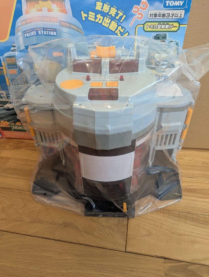 タカラトミー トミカワールド ぐるっと変形！ＤＸポリスステーション 新品