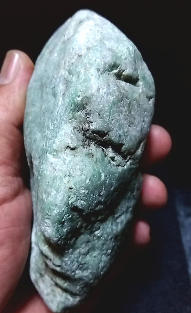 ★翡翠原石★糸魚川硬玉【姫川転石・ウブ石0.8kg】