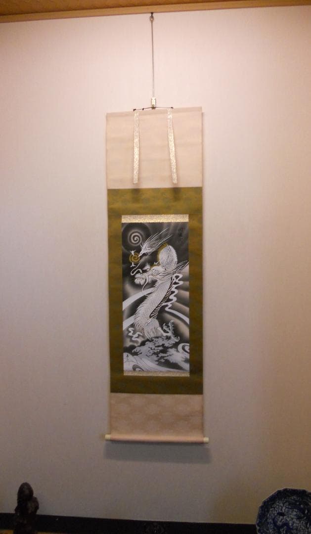 掛け軸 小川寿一 開運 龍之図 絹本 希少 軸装 茶道具 掛軸 美品 です。