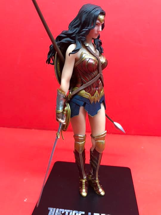 ★ JUSTICE LEAGUE ワンダーウーマン 1/10スケールフィギュア