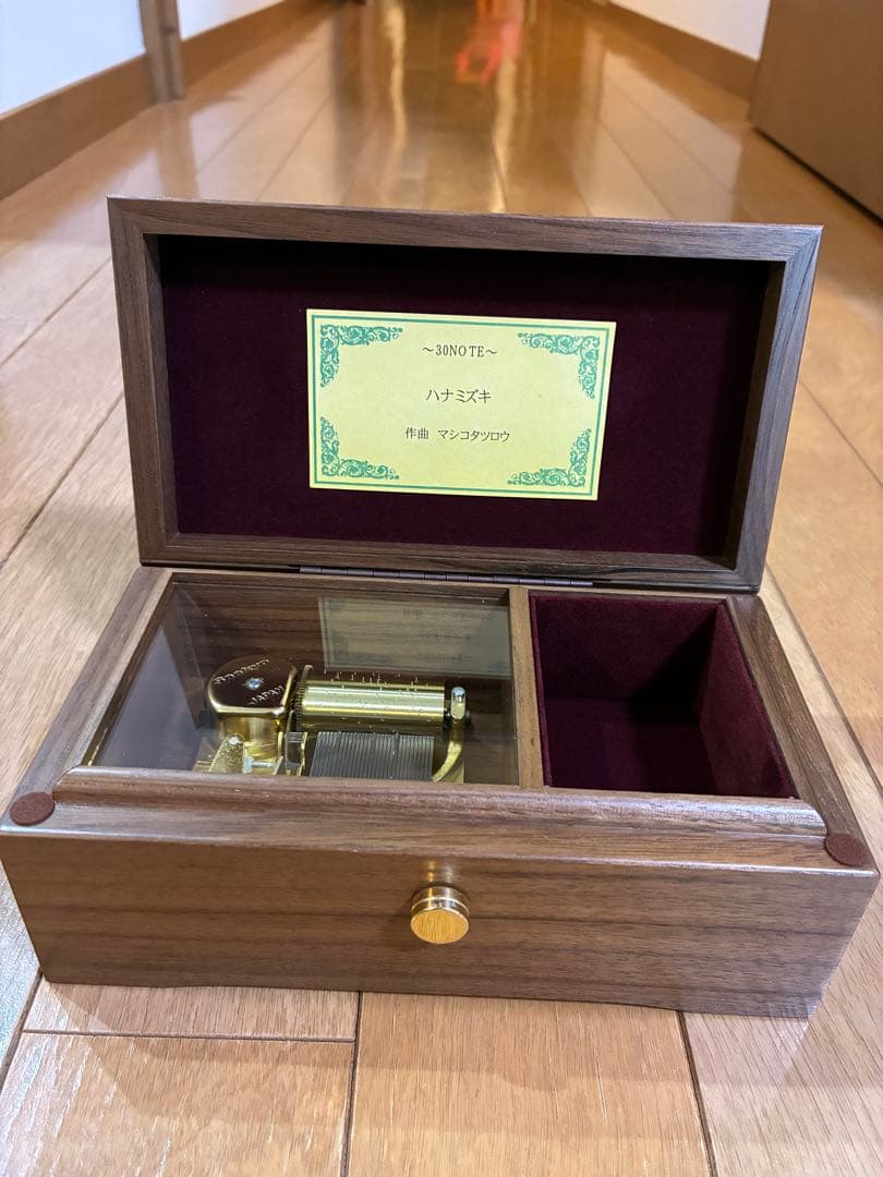 期間限定お値下げハナミズキ オルゴール 木製 ガラス蓋付き