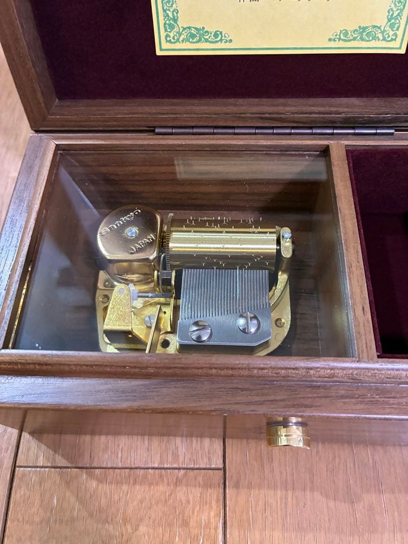 期間限定お値下げハナミズキ オルゴール 木製 ガラス蓋付き