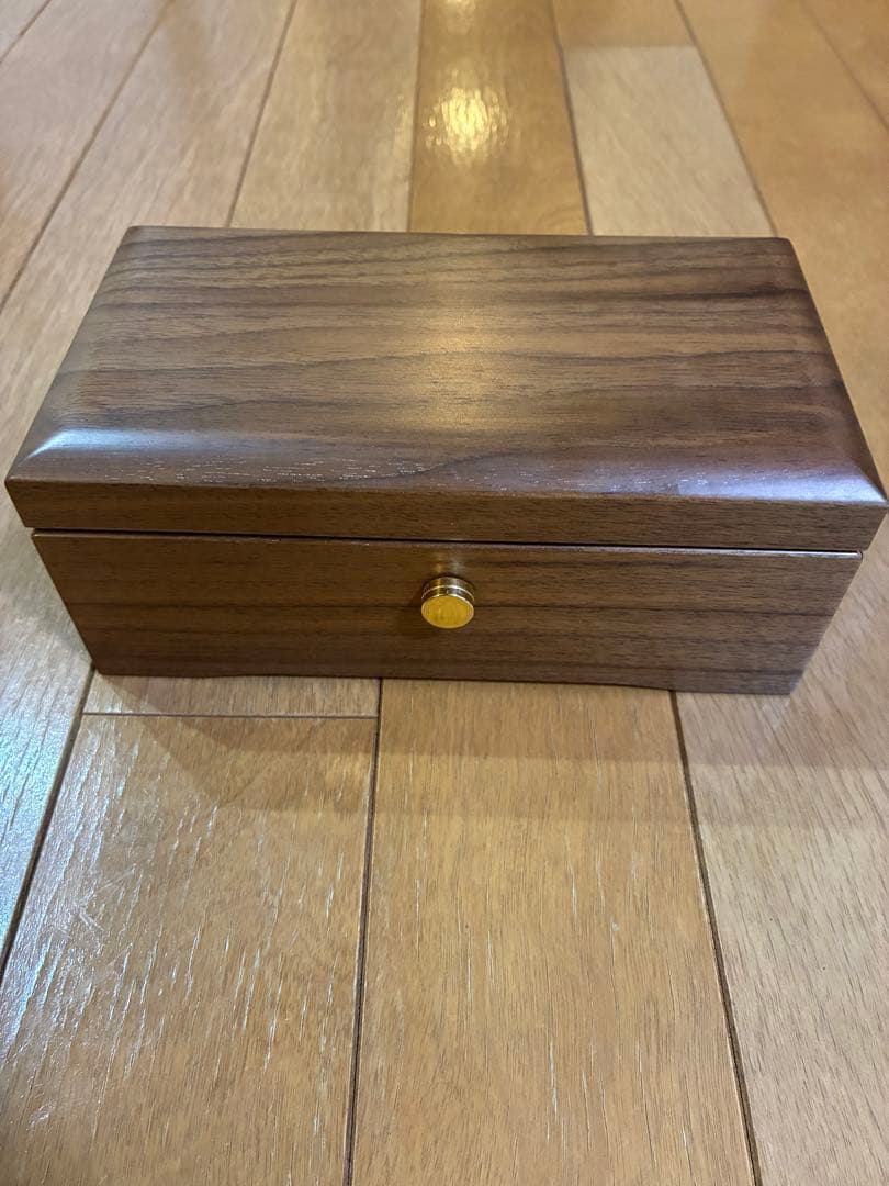 期間限定お値下げハナミズキ オルゴール 木製 ガラス蓋付き