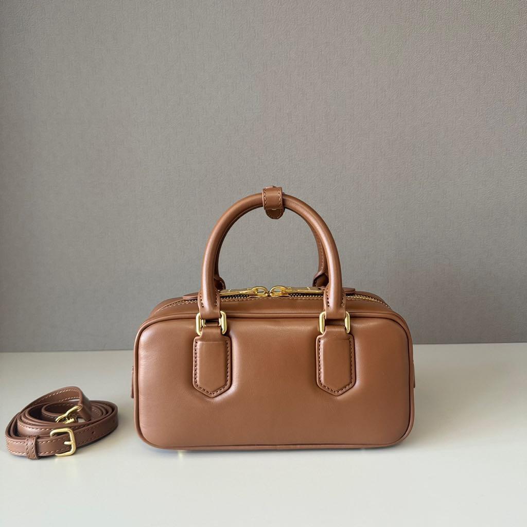 MIUMIU　キャラメル色ハンドバッグ　ショルダーバッグ