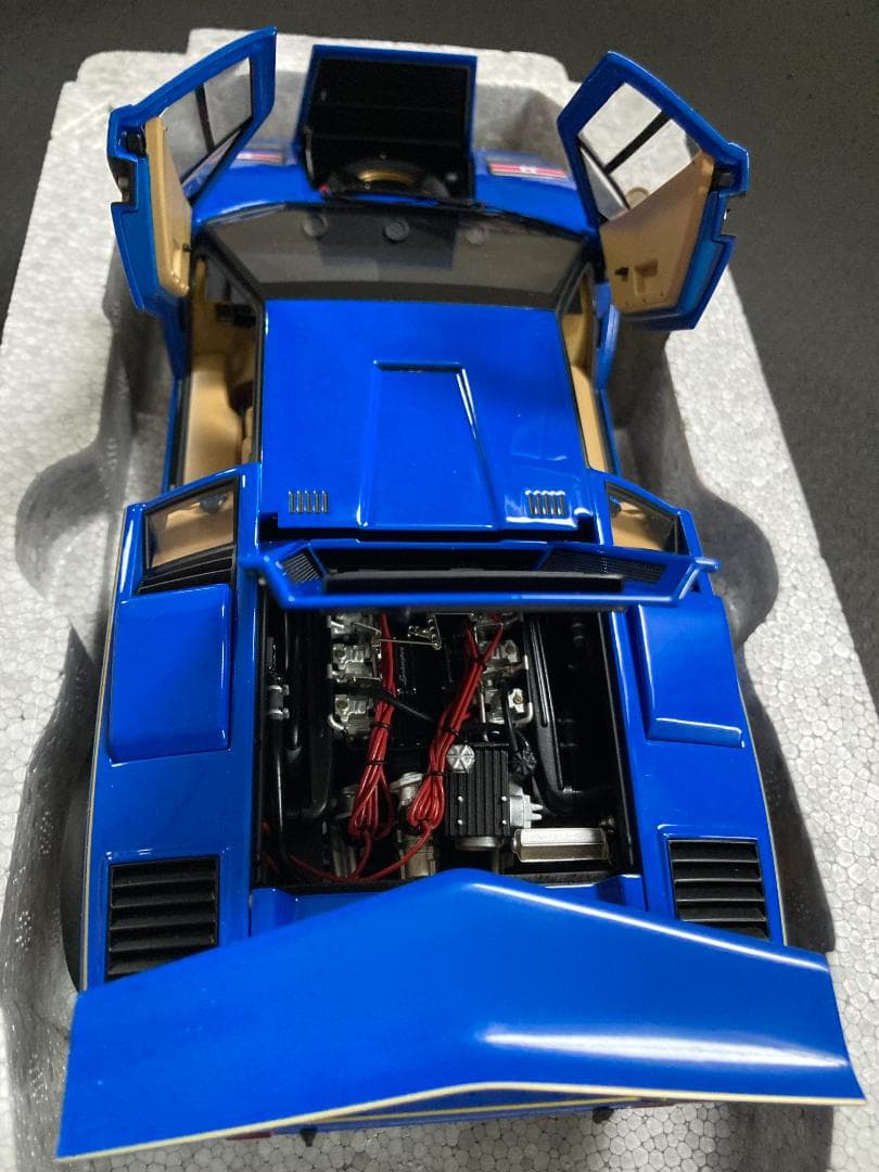 1/18 オートアート ランボルギーニ カウンタック ウォルターウルフ