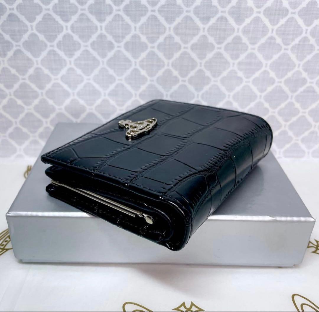 【新作✨️ショッパー付】ヴィヴィアン・ウエストウッド 折財布 ブラック