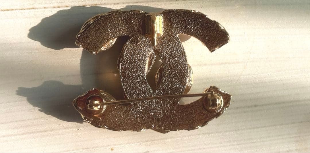 中古　美品　シャネル　ブローチ　ロゴ　ストーン