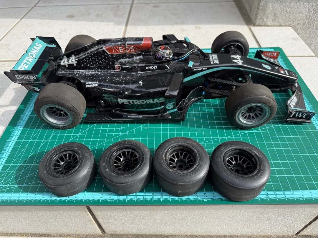 アソシエイテッドシャーシ タミヤf104ボディ