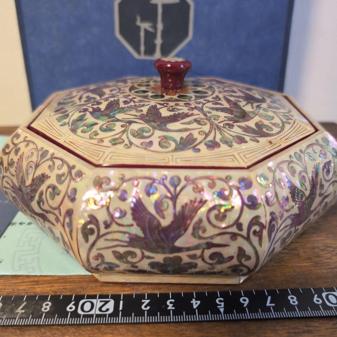 韓国螺鈿　作家物　八角形 漆器 菓子器 花鳥文様　漆器　漆芸　工芸品