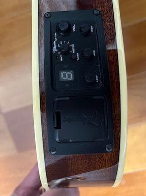 初心者も、エレキ奏者も弾きやすい薄胴エレアコ、タカミネTSP138C TB