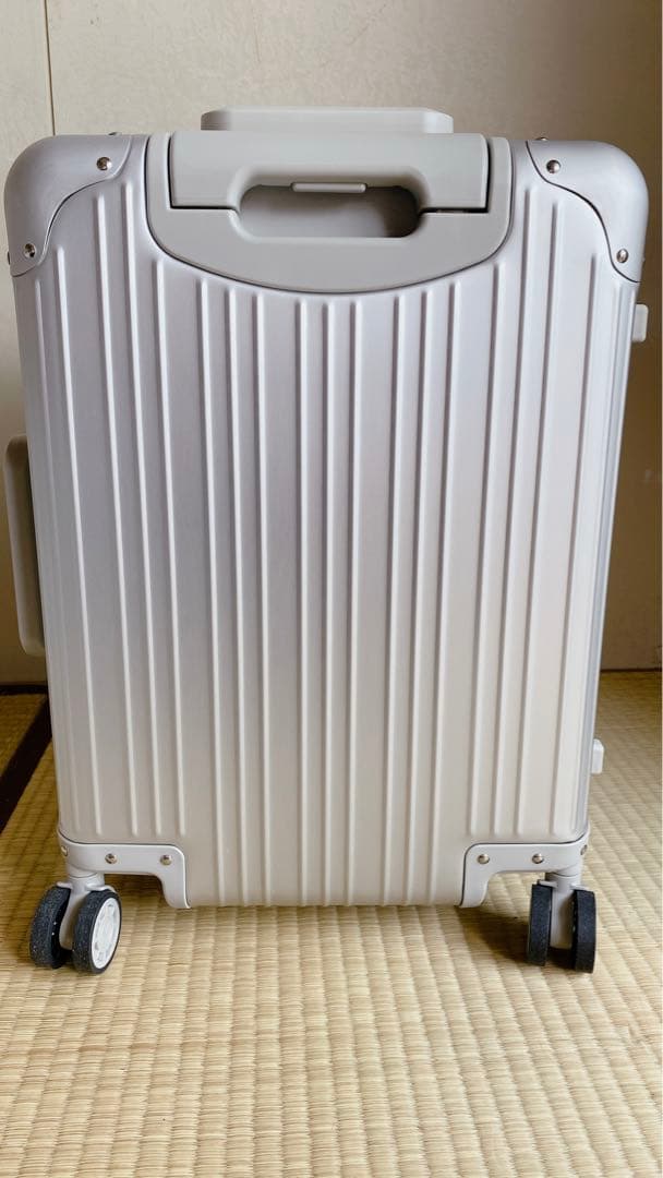 新品未使用メルセデスベンツ　アルミスーツケース