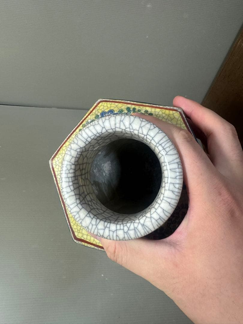 2610 希少　九谷焼　古九谷　ヒビ焼六歌仙人錦工入　六角花瓶　時代物