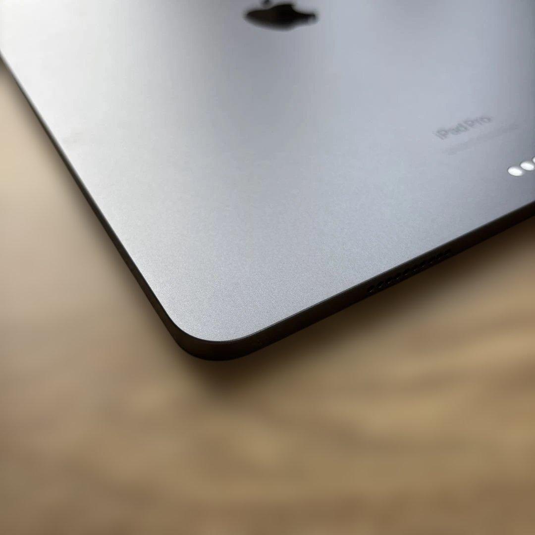 Apple iPad Pro 12.9インチとiPhone15のセット