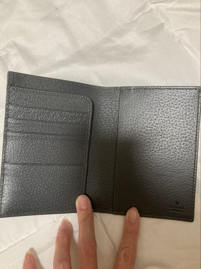 新品　グッチ GGスプリームキャンバス パスポートケース 795229 グレー
