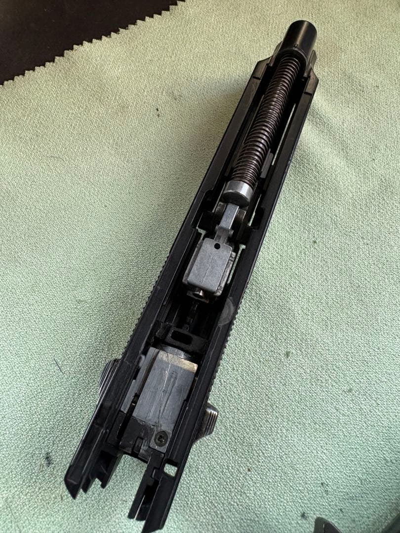 ガスガン ブラック マガジン付き