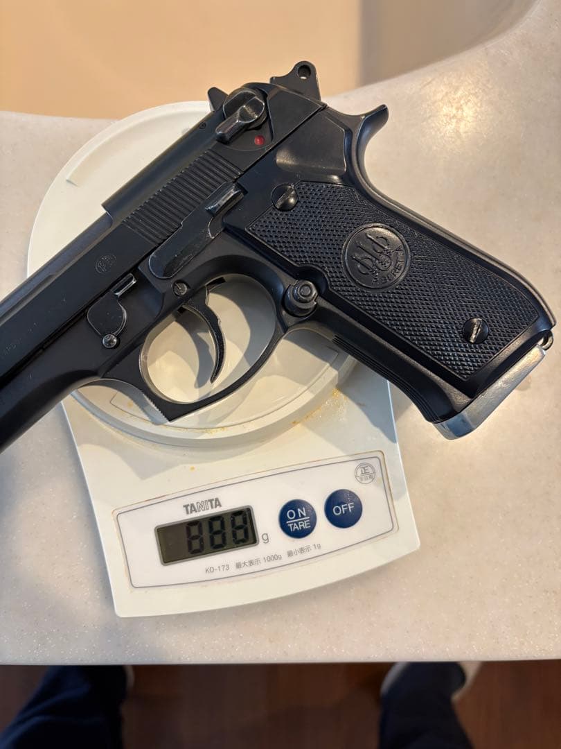 ガスガン ブラック マガジン付き