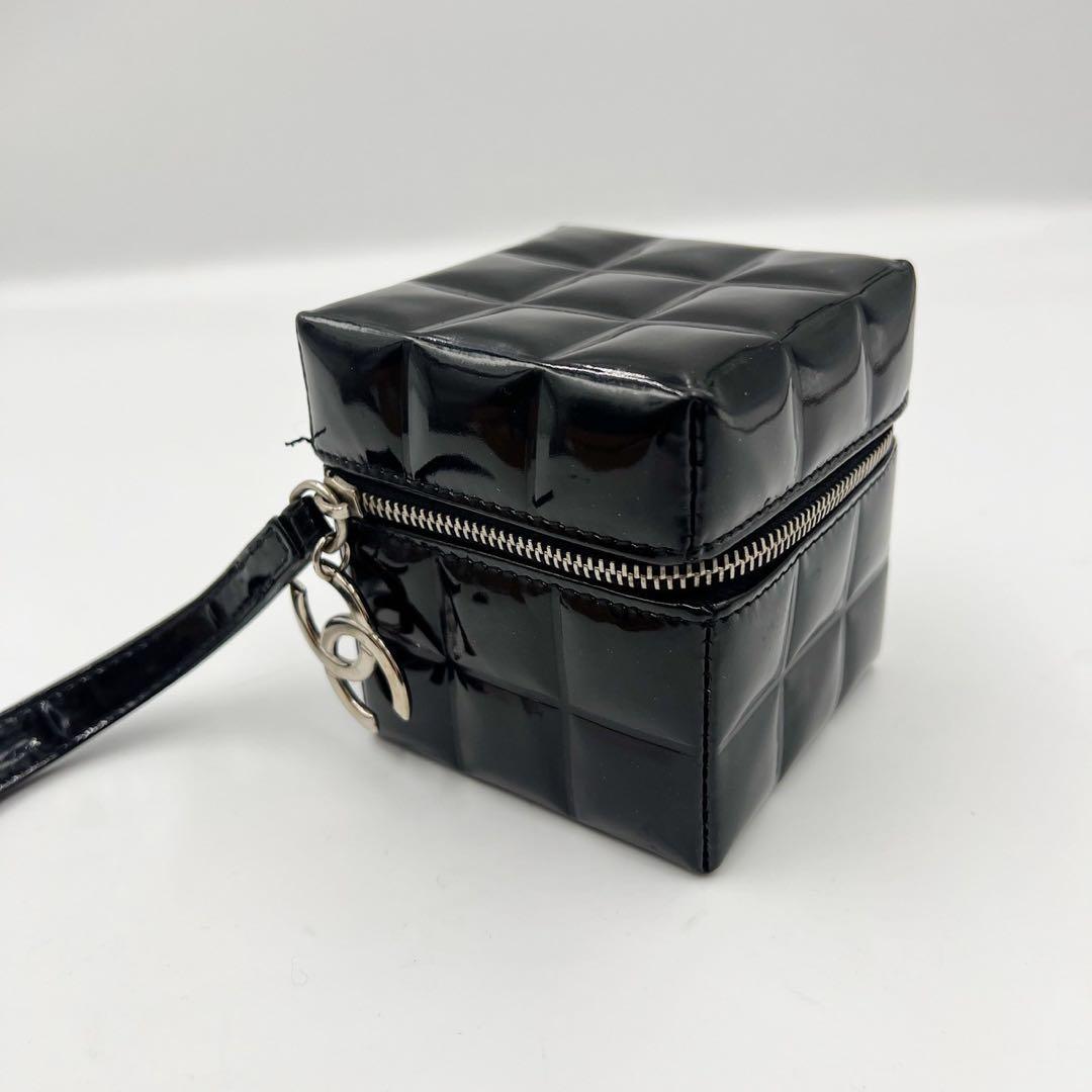 CHANEL シャネル　ココマーク　エナメル　バニティ　ポーチ　ブラック