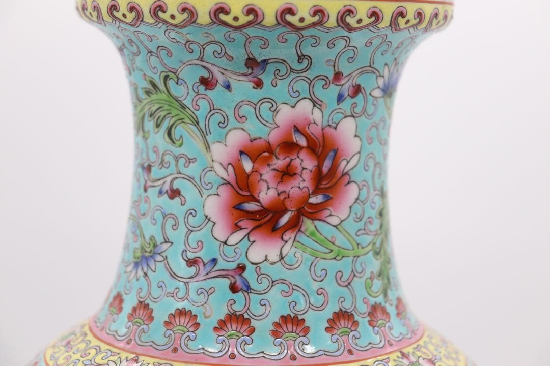 中国　大清乾隆年製銘　粉彩人物紋大瓶　送料込み0229