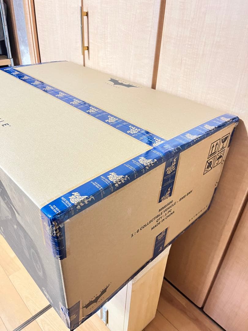 商品未開封　『バットマンビギンズ』バットモービルMMS596