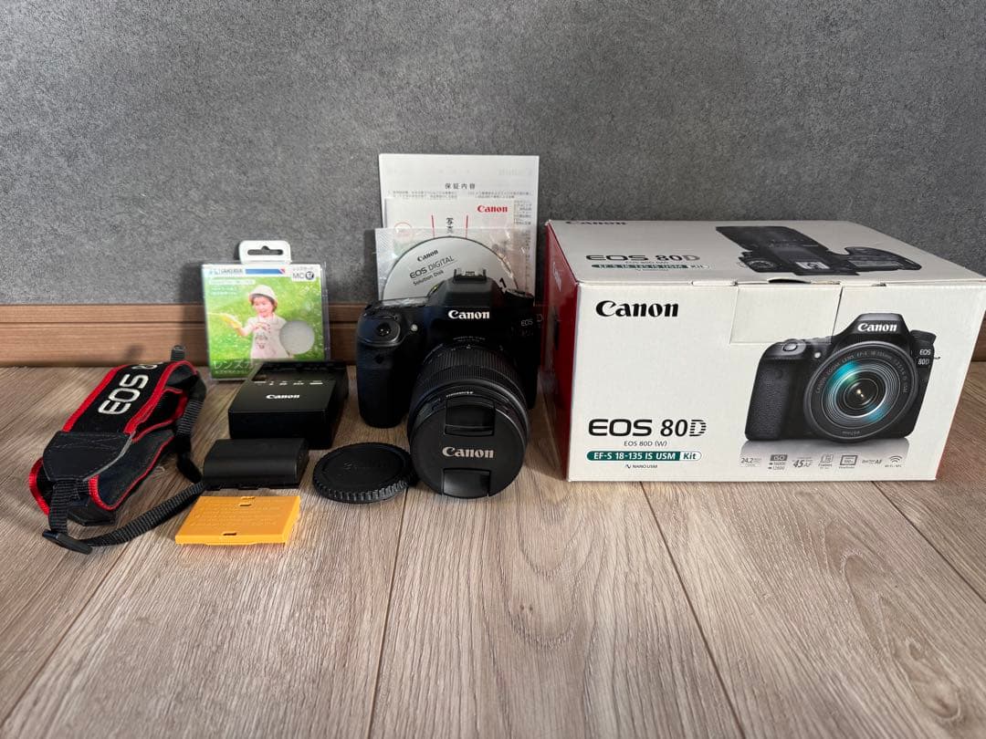 Canon EOS 80D 本体と付属品