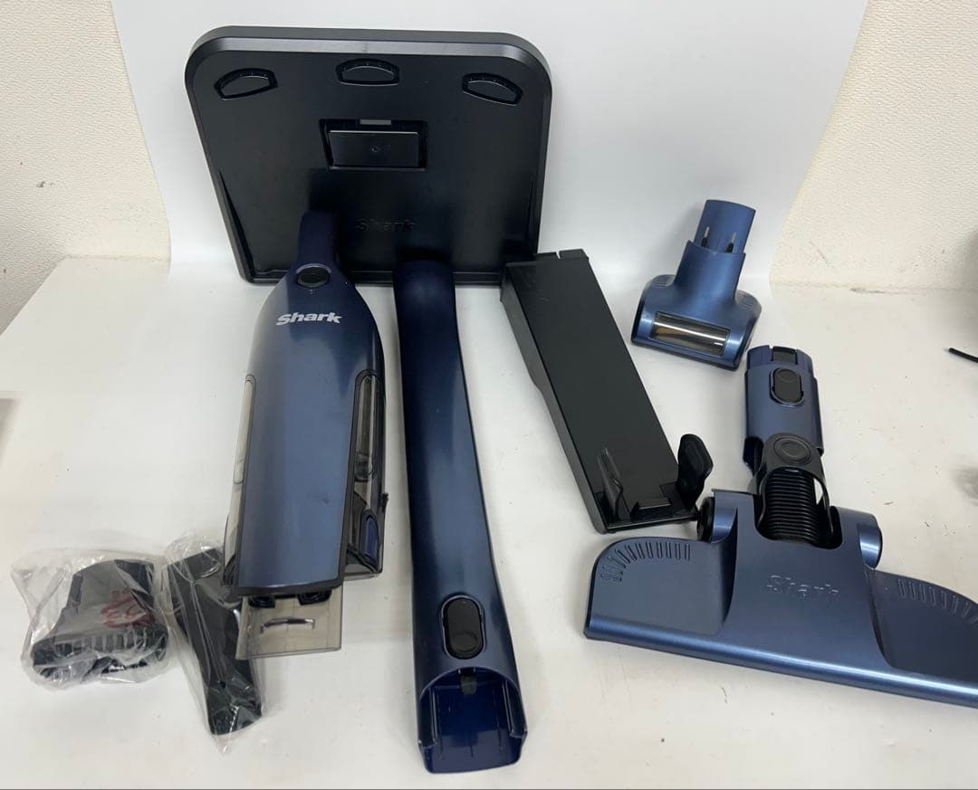 Shark サイクロンスティッククリーナー CH966JBJ