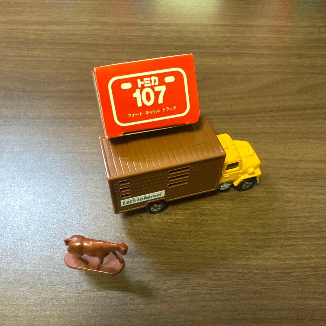 タータンです　トミカ フォードキャトルトラック 107 赤箱 日本製
