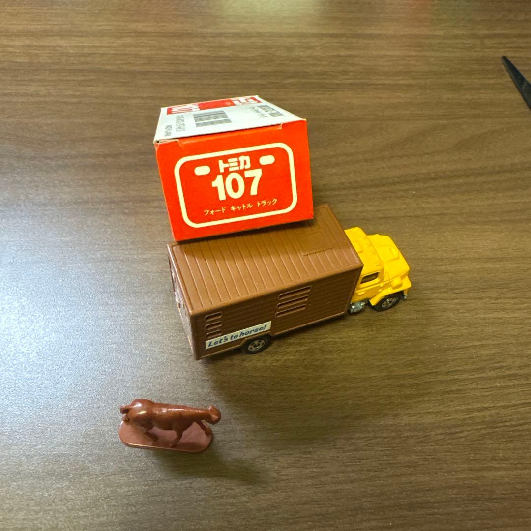 タータンです　トミカ フォードキャトルトラック 107 赤箱 日本製