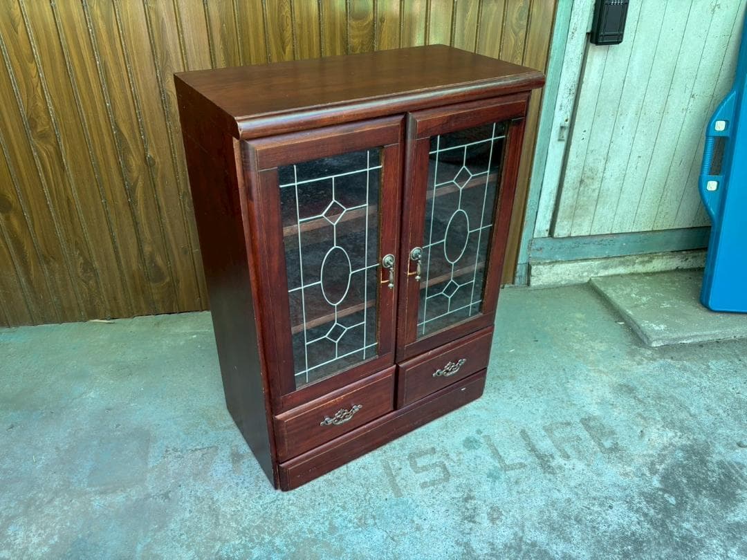 ステンド調　アンティーク　キャビネット　ガラス扉　ガラス戸棚　レトロ　インテリア