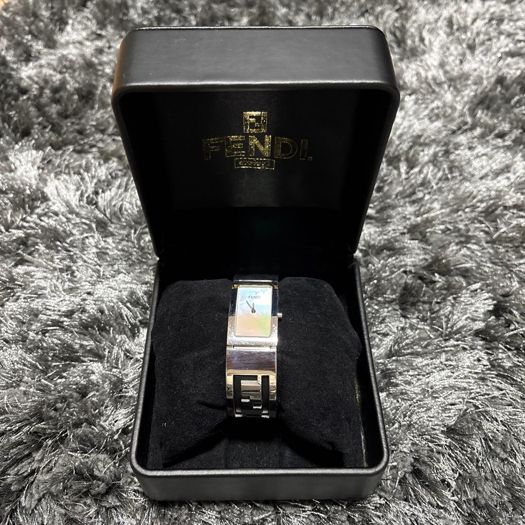 FENDI フェンディ バングルウォッチ ホワイトシェル 3250L